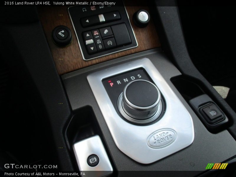 Yulong White Metallic / Ebony/Ebony 2016 Land Rover LR4 HSE