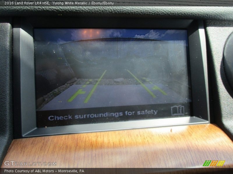 Yulong White Metallic / Ebony/Ebony 2016 Land Rover LR4 HSE