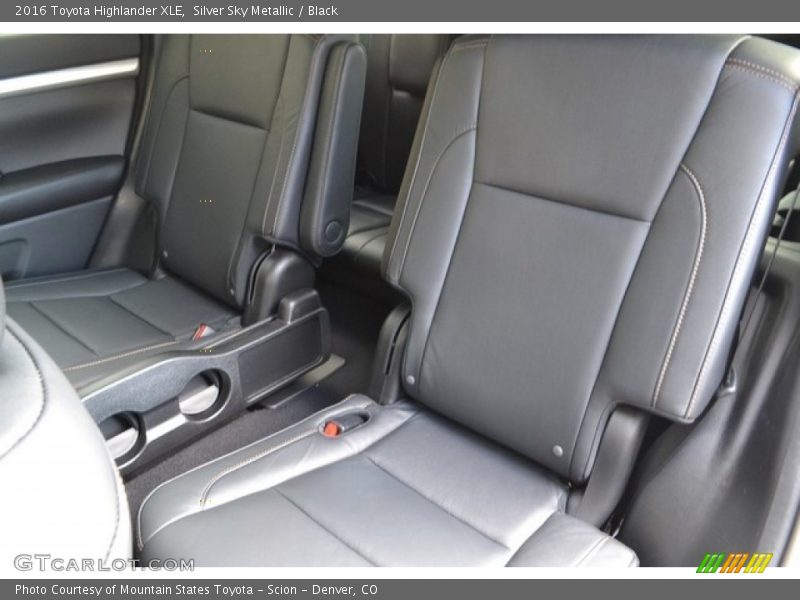 Silver Sky Metallic / Black 2016 Toyota Highlander XLE
