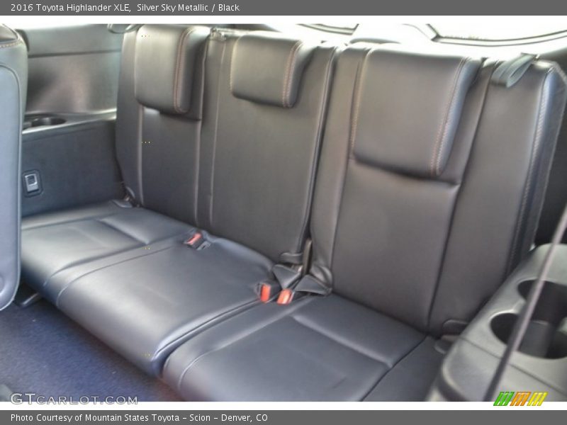 Silver Sky Metallic / Black 2016 Toyota Highlander XLE