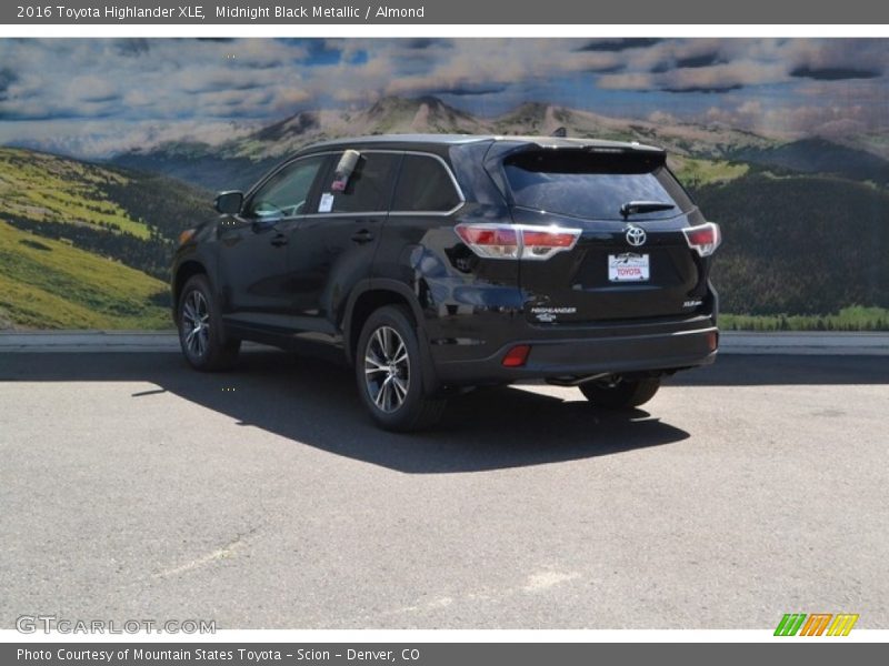 Midnight Black Metallic / Almond 2016 Toyota Highlander XLE