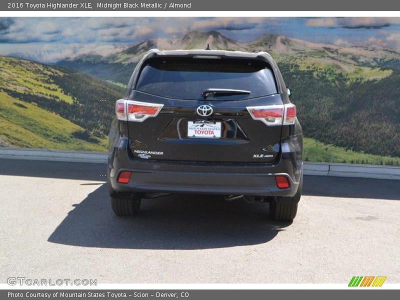 Midnight Black Metallic / Almond 2016 Toyota Highlander XLE