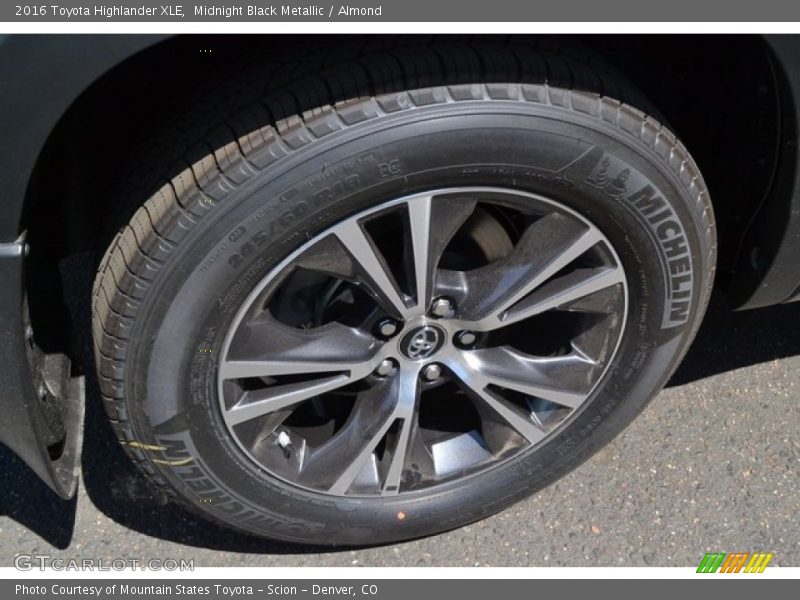 Midnight Black Metallic / Almond 2016 Toyota Highlander XLE