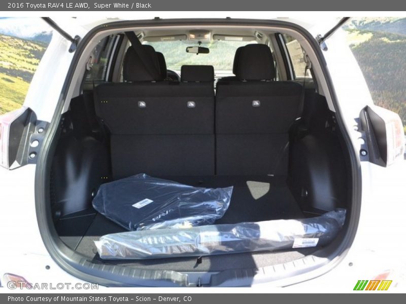 Super White / Black 2016 Toyota RAV4 LE AWD