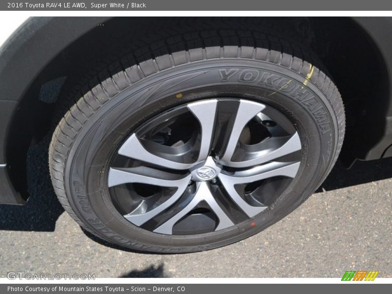 Super White / Black 2016 Toyota RAV4 LE AWD