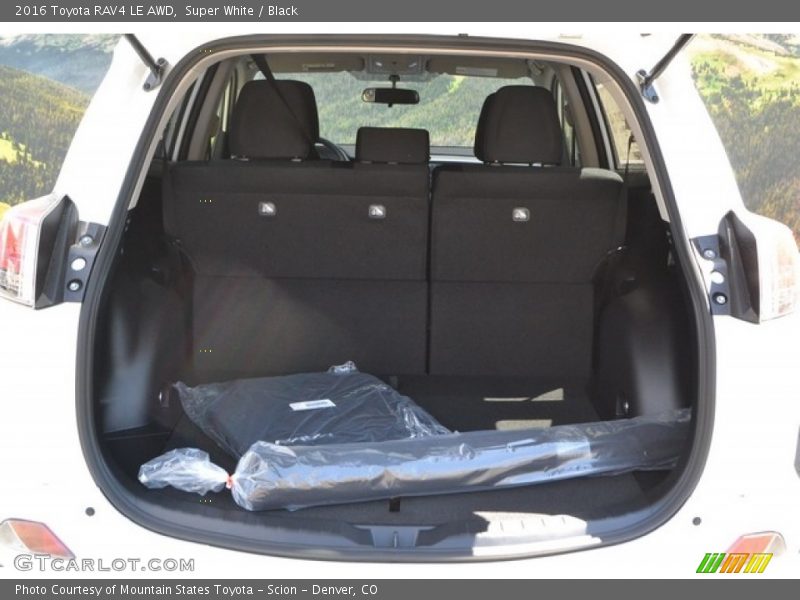 Super White / Black 2016 Toyota RAV4 LE AWD