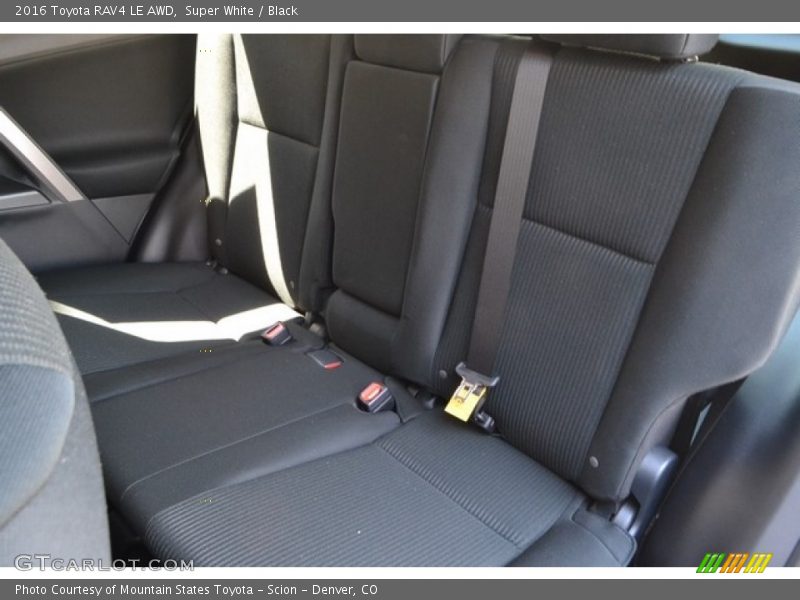 Super White / Black 2016 Toyota RAV4 LE AWD