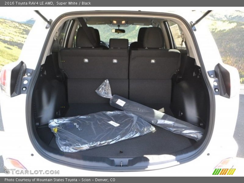 Super White / Black 2016 Toyota RAV4 LE AWD