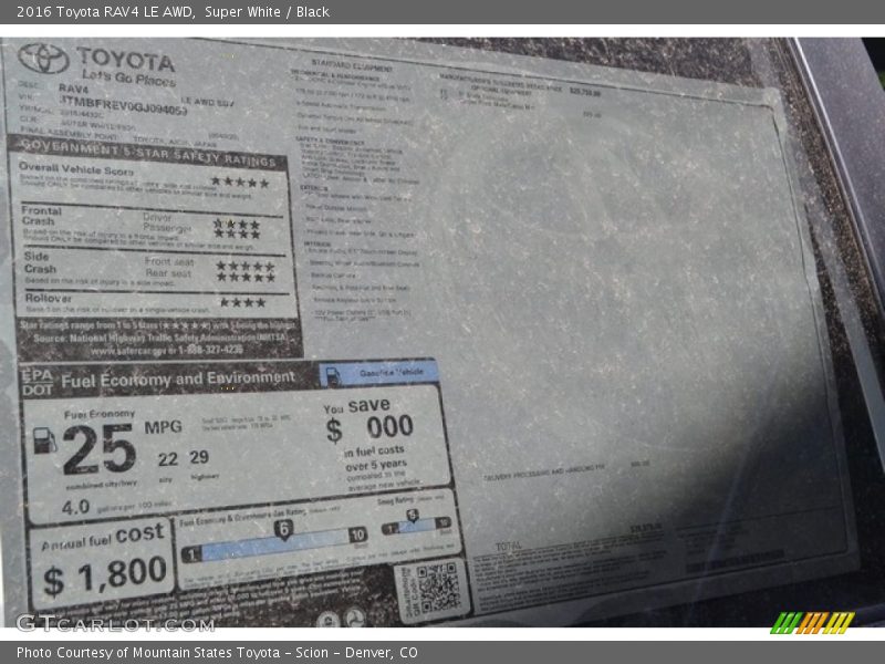 Super White / Black 2016 Toyota RAV4 LE AWD