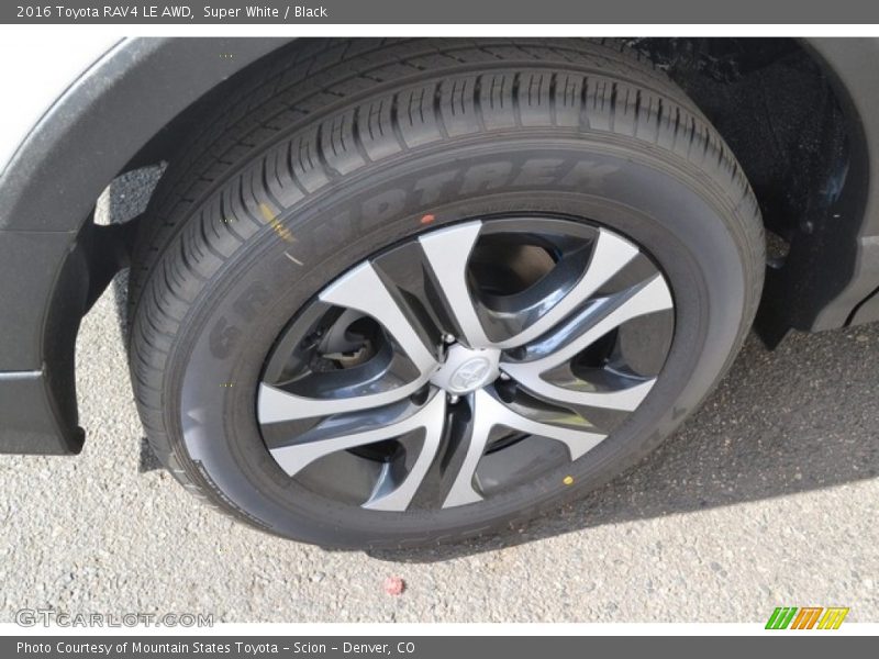 Super White / Black 2016 Toyota RAV4 LE AWD
