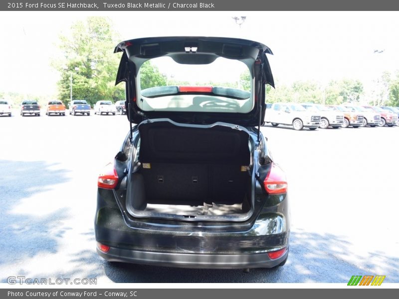 Tuxedo Black Metallic / Charcoal Black 2015 Ford Focus SE Hatchback