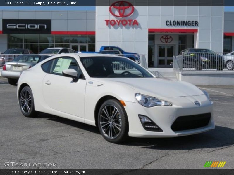 Halo White / Black 2016 Scion FR-S Coupe