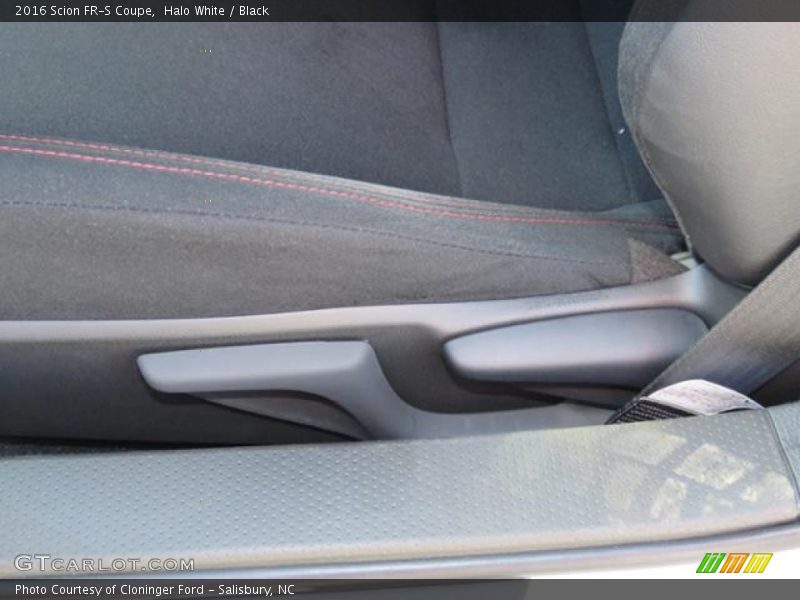 Halo White / Black 2016 Scion FR-S Coupe