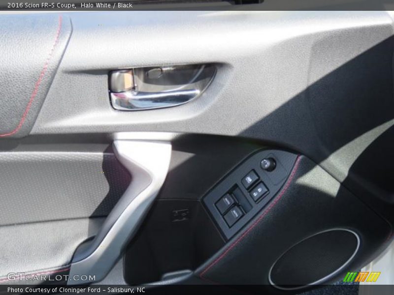 Halo White / Black 2016 Scion FR-S Coupe