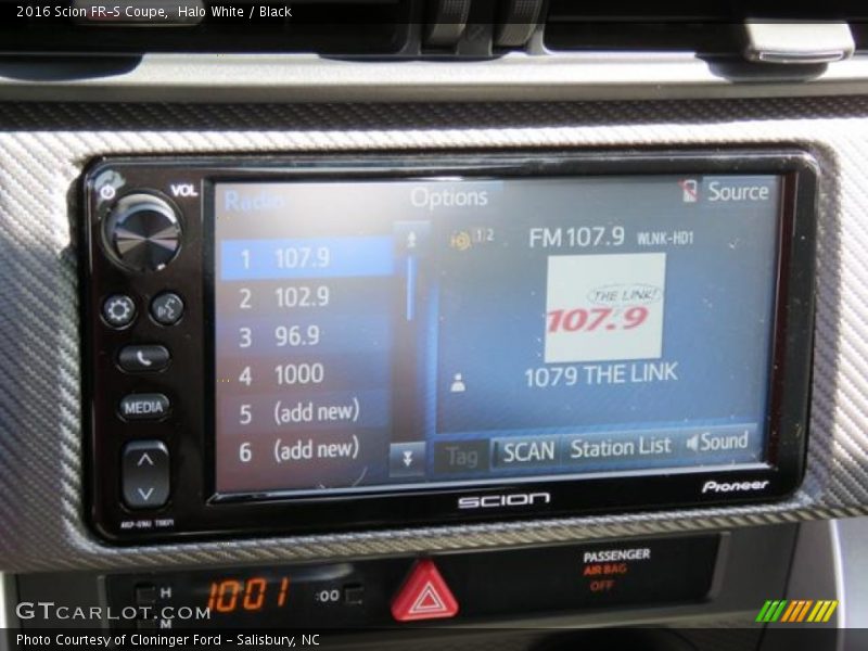 Halo White / Black 2016 Scion FR-S Coupe