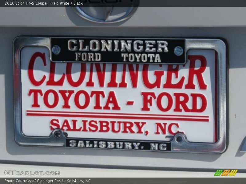 Halo White / Black 2016 Scion FR-S Coupe