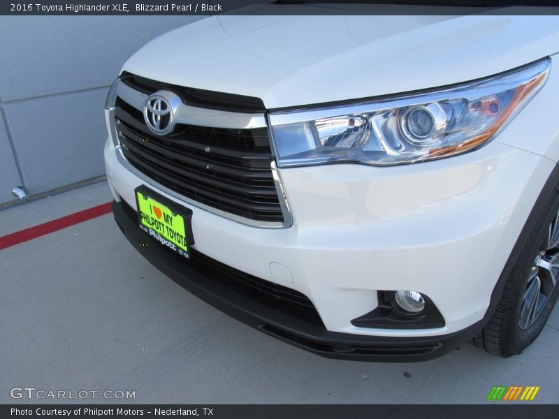 Blizzard Pearl / Black 2016 Toyota Highlander XLE