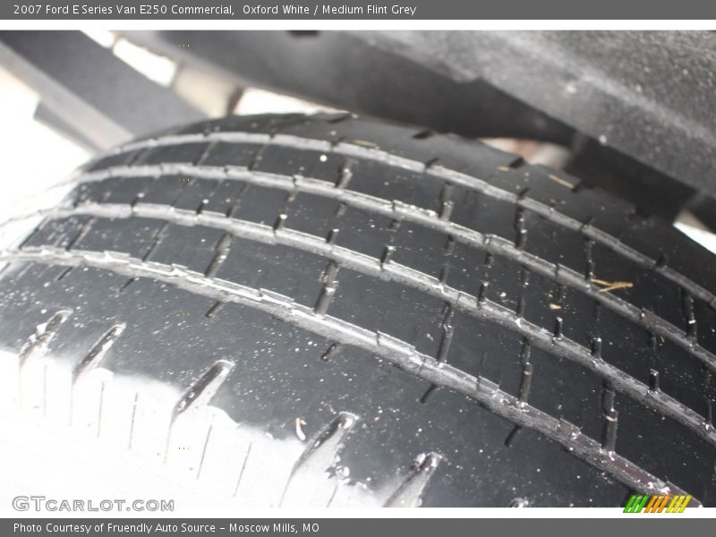 Oxford White / Medium Flint Grey 2007 Ford E Series Van E250 Commercial