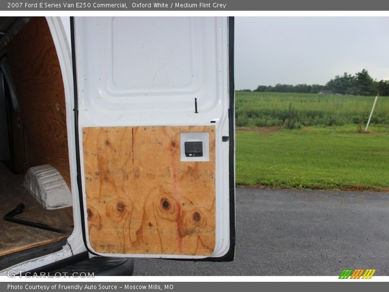 Oxford White / Medium Flint Grey 2007 Ford E Series Van E250 Commercial