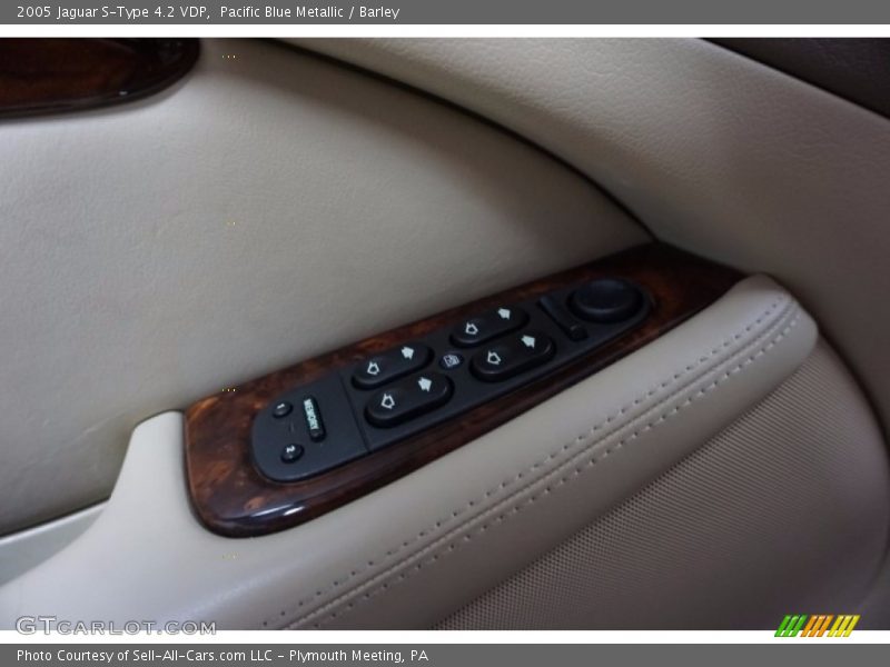 Pacific Blue Metallic / Barley 2005 Jaguar S-Type 4.2 VDP