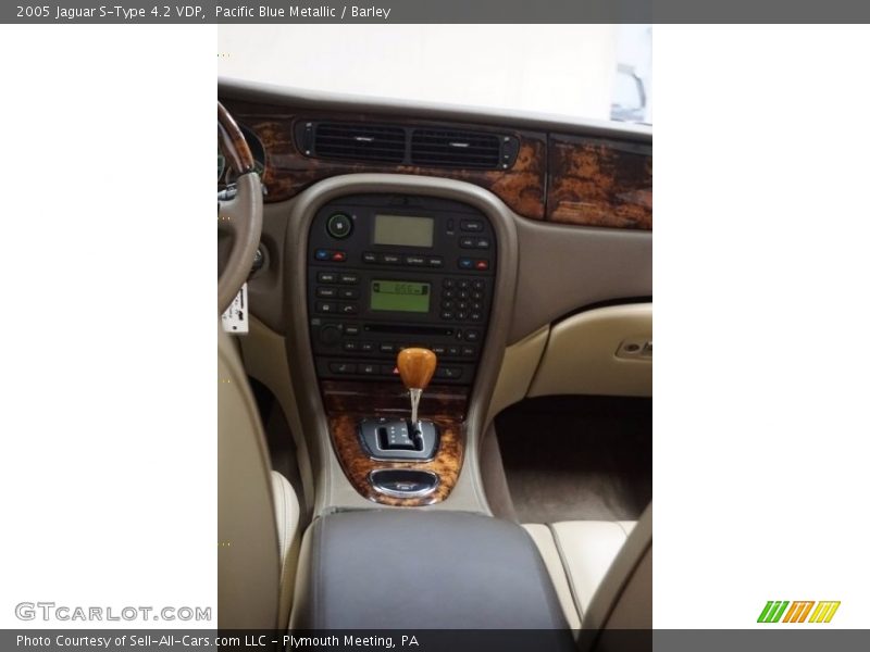 Pacific Blue Metallic / Barley 2005 Jaguar S-Type 4.2 VDP