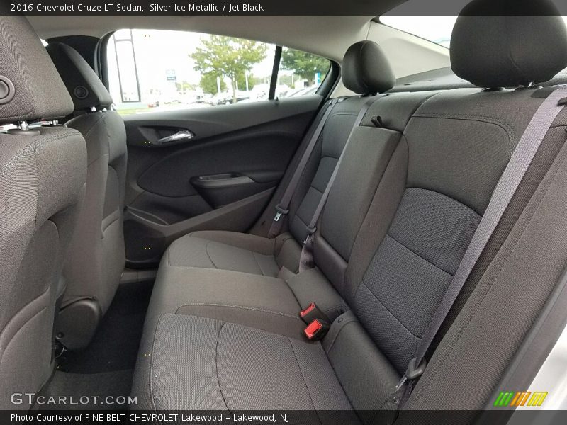 Silver Ice Metallic / Jet Black 2016 Chevrolet Cruze LT Sedan