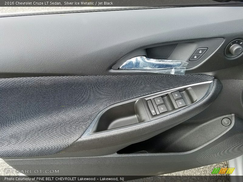 Silver Ice Metallic / Jet Black 2016 Chevrolet Cruze LT Sedan