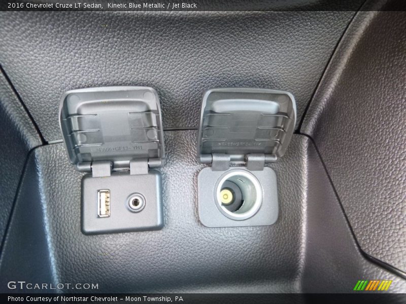Kinetic Blue Metallic / Jet Black 2016 Chevrolet Cruze LT Sedan
