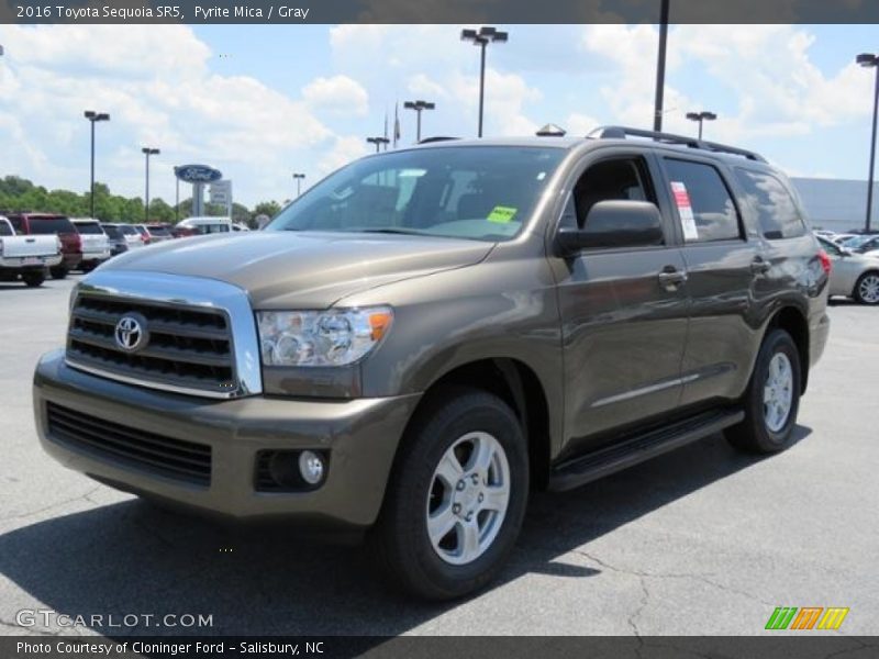 Front 3/4 View of 2016 Sequoia SR5