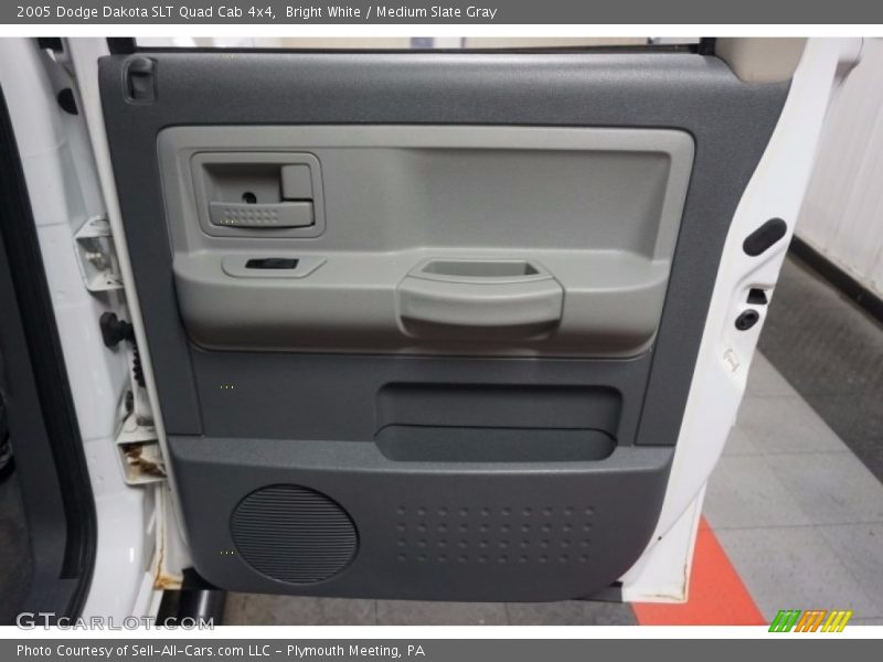 Bright White / Medium Slate Gray 2005 Dodge Dakota SLT Quad Cab 4x4
