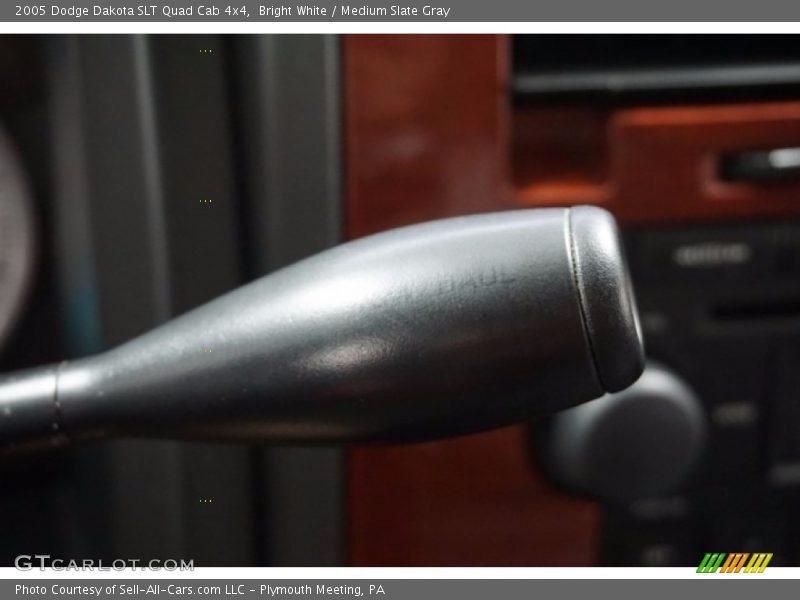 Bright White / Medium Slate Gray 2005 Dodge Dakota SLT Quad Cab 4x4