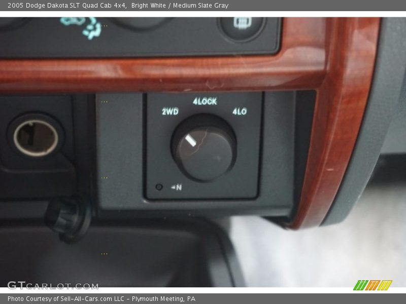 Bright White / Medium Slate Gray 2005 Dodge Dakota SLT Quad Cab 4x4