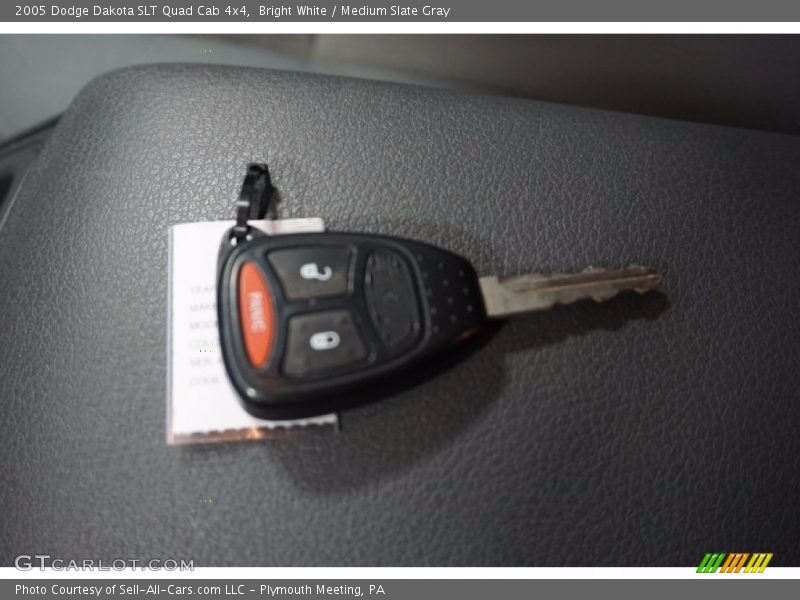 Bright White / Medium Slate Gray 2005 Dodge Dakota SLT Quad Cab 4x4
