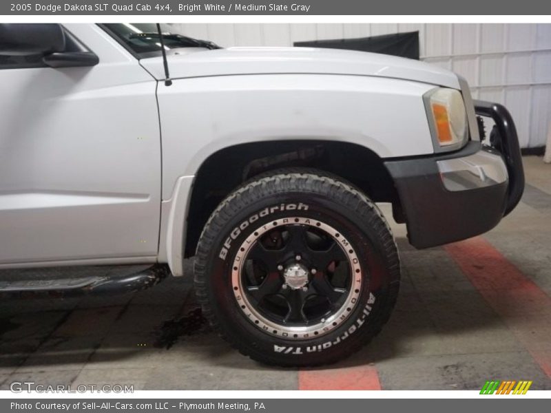 Bright White / Medium Slate Gray 2005 Dodge Dakota SLT Quad Cab 4x4
