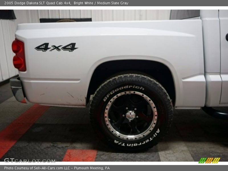 Bright White / Medium Slate Gray 2005 Dodge Dakota SLT Quad Cab 4x4