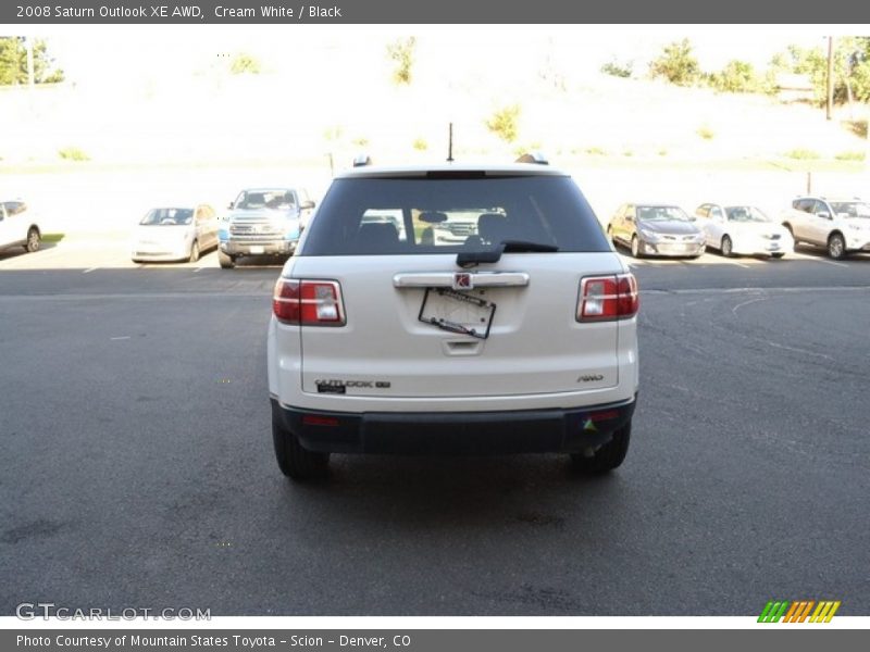 Cream White / Black 2008 Saturn Outlook XE AWD