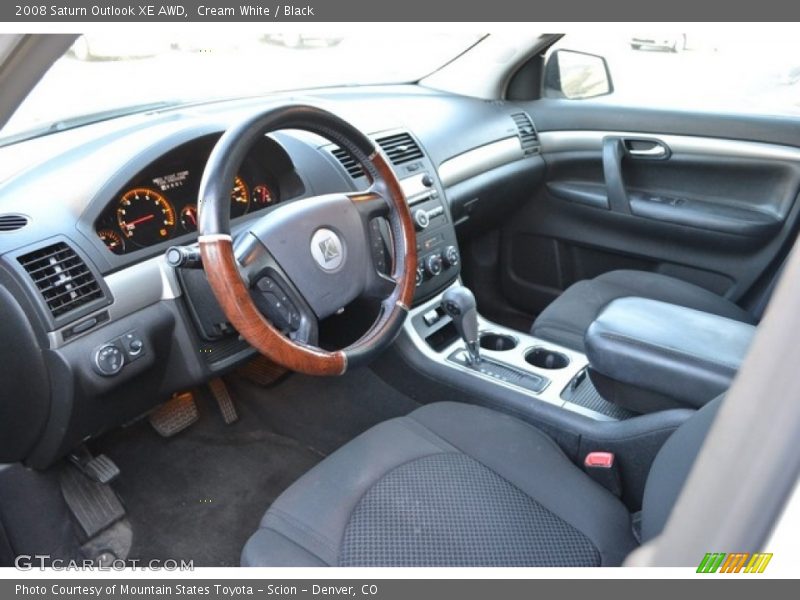 Cream White / Black 2008 Saturn Outlook XE AWD