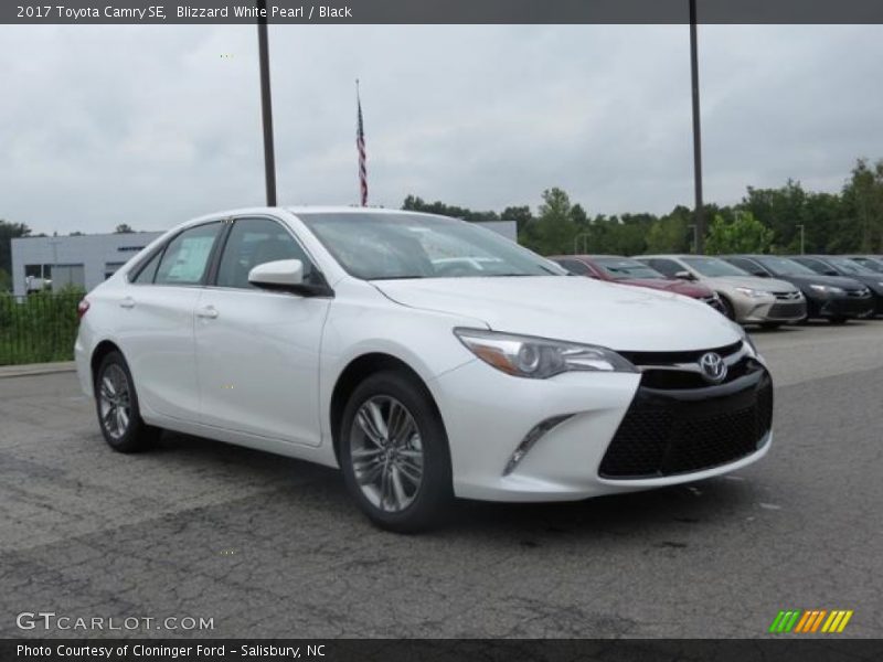 Front 3/4 View of 2017 Camry SE
