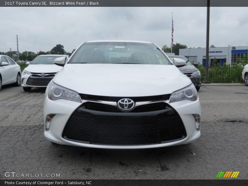 Blizzard White Pearl / Black 2017 Toyota Camry SE