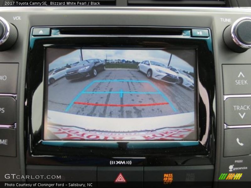 Blizzard White Pearl / Black 2017 Toyota Camry SE