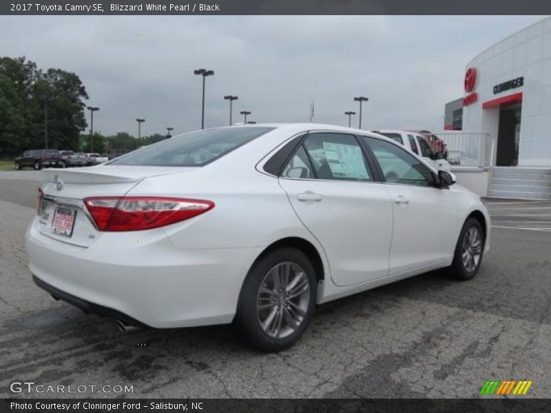 Blizzard White Pearl / Black 2017 Toyota Camry SE