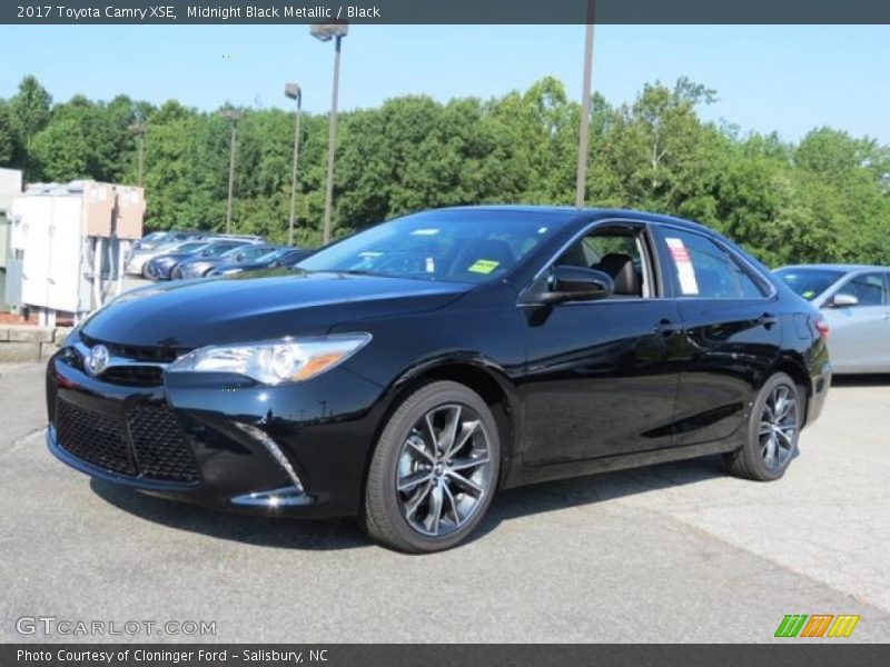 Front 3/4 View of 2017 Camry XSE
