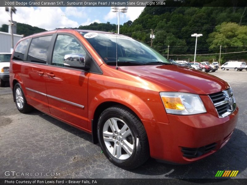 Front 3/4 View of 2008 Grand Caravan SXT