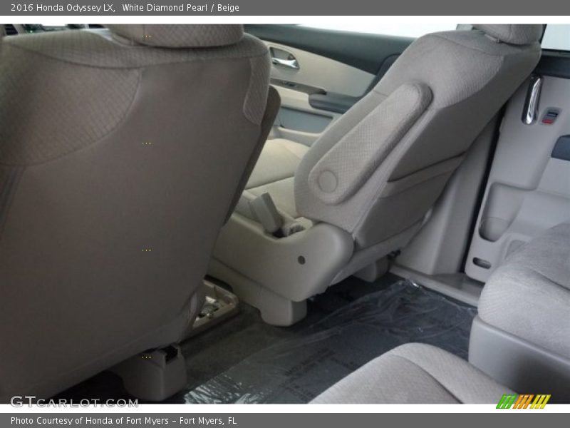 White Diamond Pearl / Beige 2016 Honda Odyssey LX
