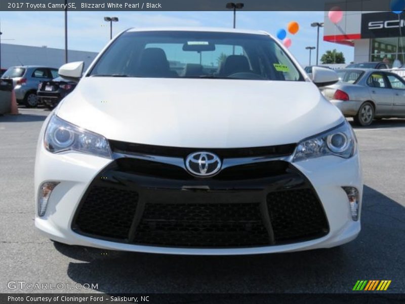 Blizzard White Pearl / Black 2017 Toyota Camry SE
