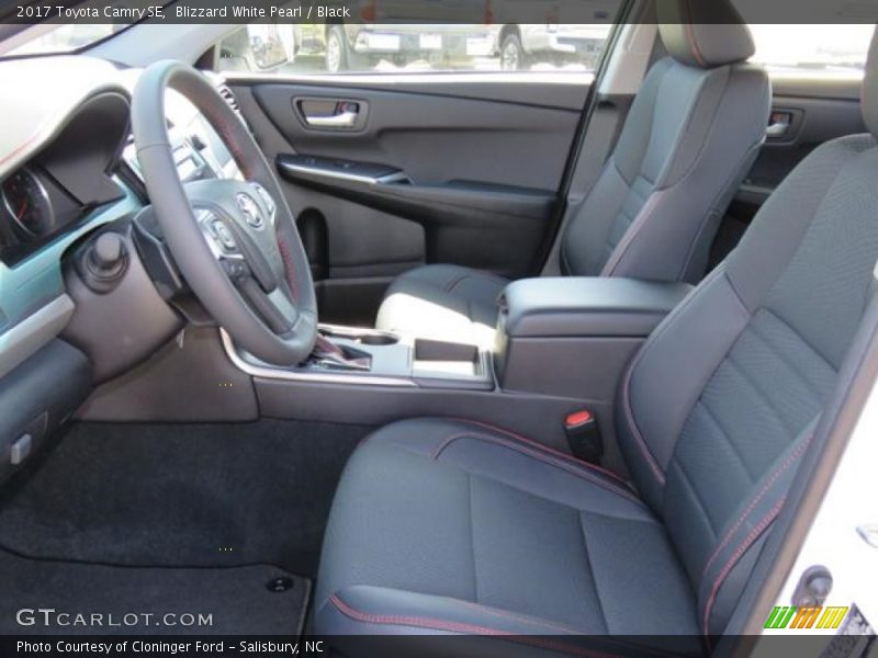 Blizzard White Pearl / Black 2017 Toyota Camry SE