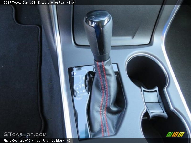 Blizzard White Pearl / Black 2017 Toyota Camry SE