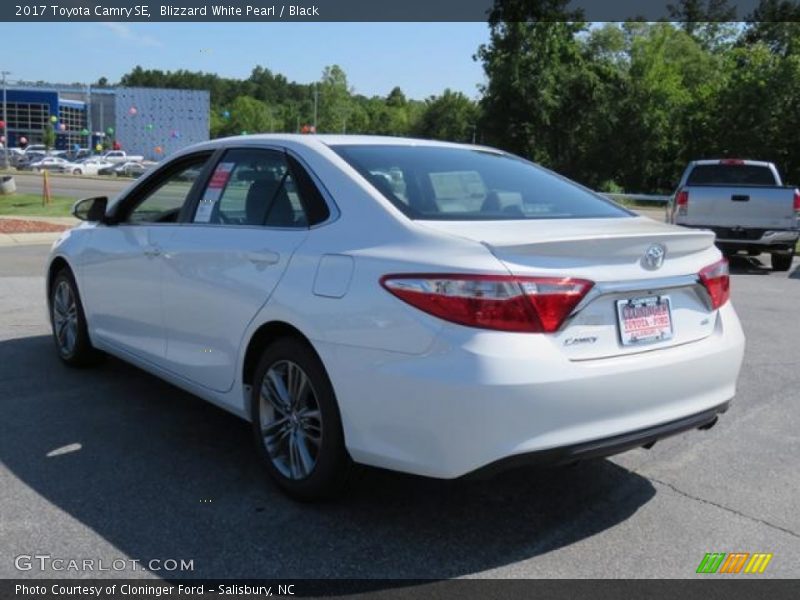 Blizzard White Pearl / Black 2017 Toyota Camry SE