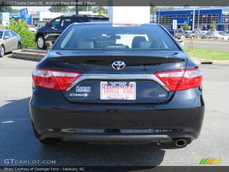 Midnight Black Metallic / Black 2017 Toyota Camry SE