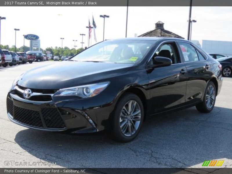 Front 3/4 View of 2017 Camry SE